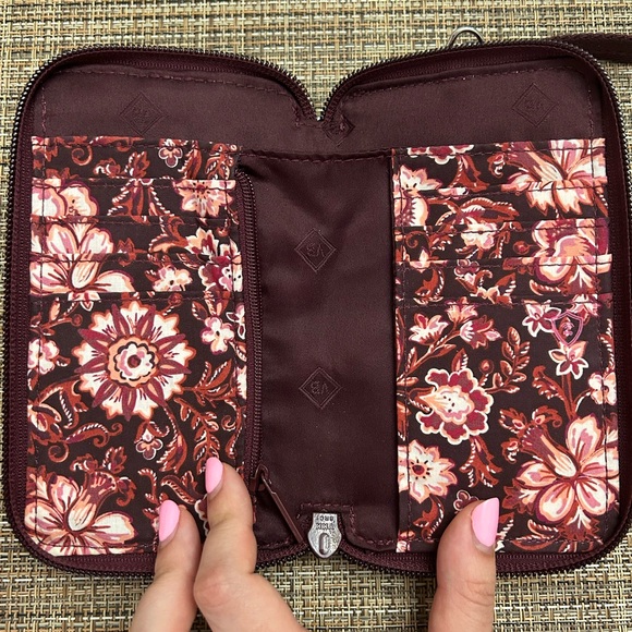 Vera Bradley Cotton Smartphone Wristlet With Rfid Protection - Picture 4 of 6